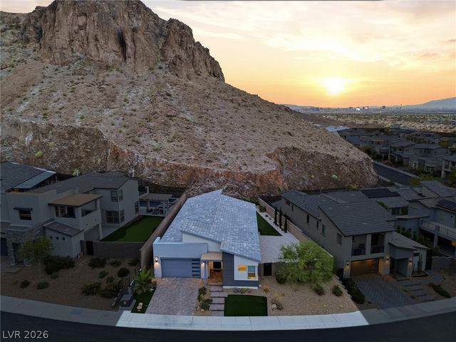 1917 Regal Bluff Drive, Henderson, NV 89052