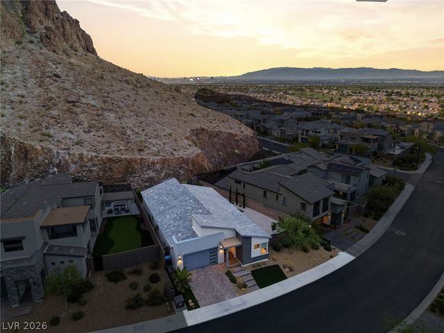 1917 Regal Bluff Drive, Henderson, NV 89052