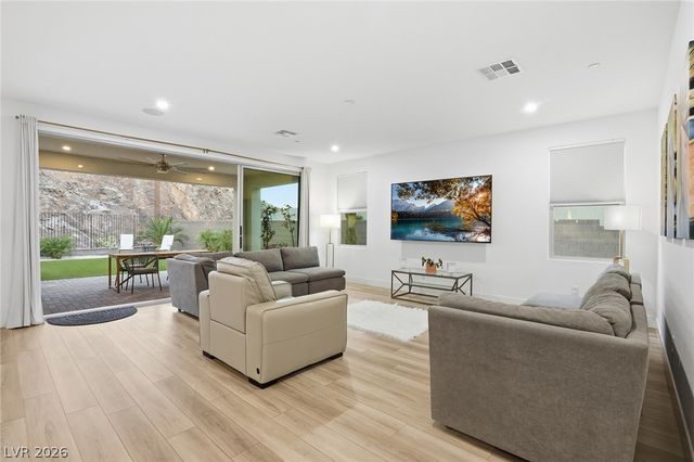 1917 Regal Bluff Drive, Henderson, NV 89052