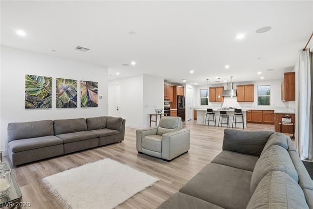 1917 Regal Bluff Drive, Henderson, NV 89052