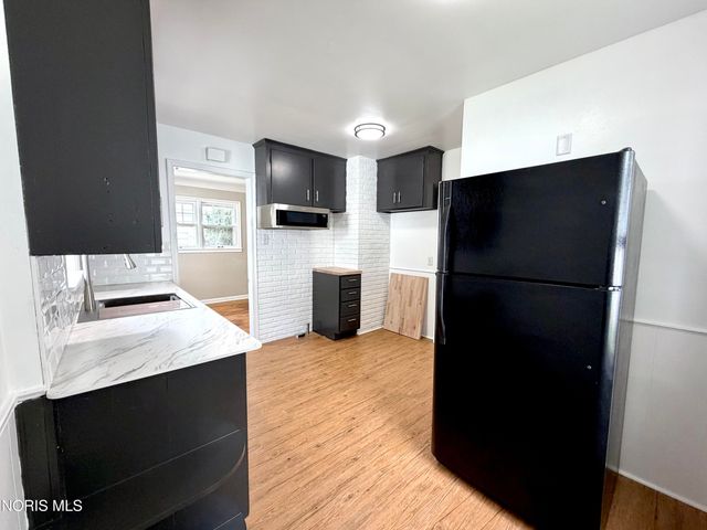 1204 Hawk Street, Toledo, OH 43612