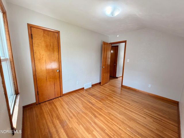 1204 Hawk Street, Toledo, OH 43612