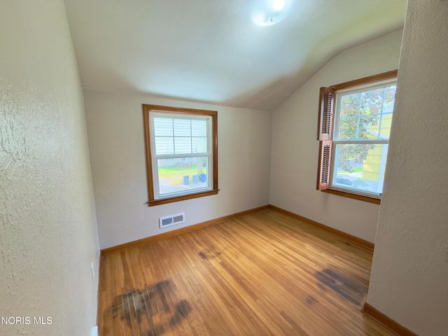 1204 Hawk Street, Toledo, OH 43612