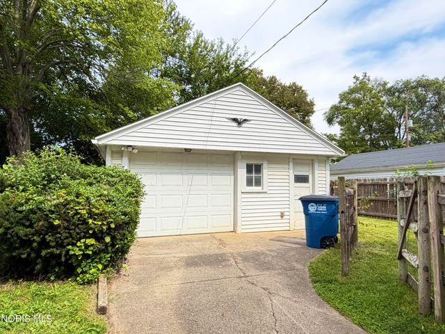1204 Hawk Street, Toledo, OH 43612