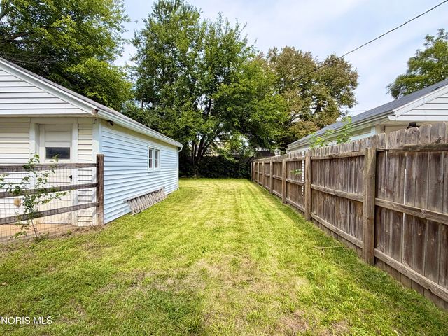 1204 Hawk Street, Toledo, OH 43612