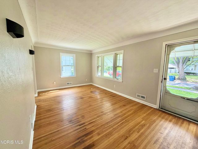 1204 Hawk Street, Toledo, OH 43612