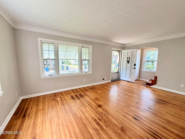 1204 Hawk Street, Toledo, OH 43612