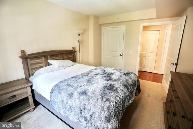 880 N Pollard St Apt 621, Arlington, VA 22203