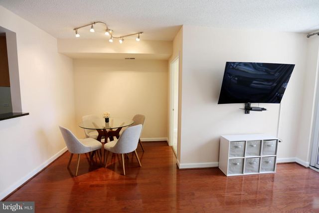 880 N Pollard St Apt 621, Arlington, VA 22203