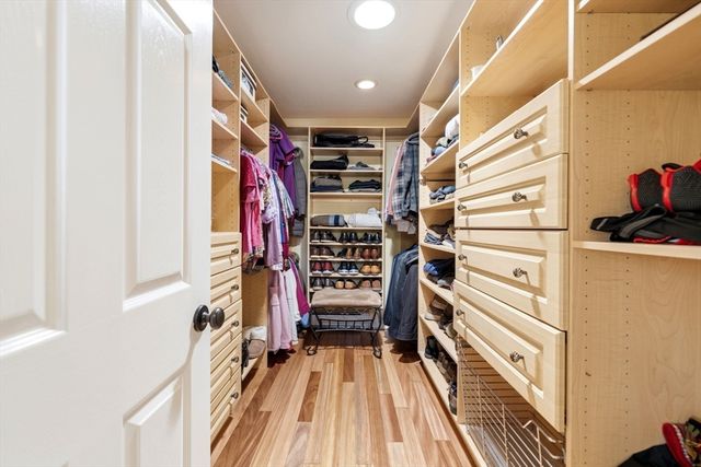 9 Chester Ave, Woburn, MA 01801