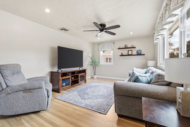 9 Chester Ave, Woburn, MA 01801