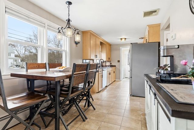 9 Chester Ave, Woburn, MA 01801