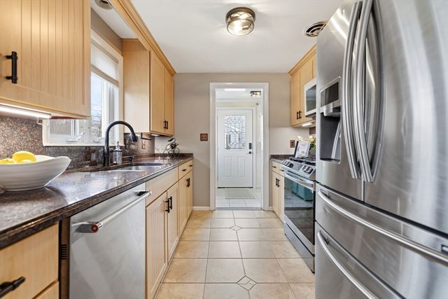 9 Chester Ave, Woburn, MA 01801