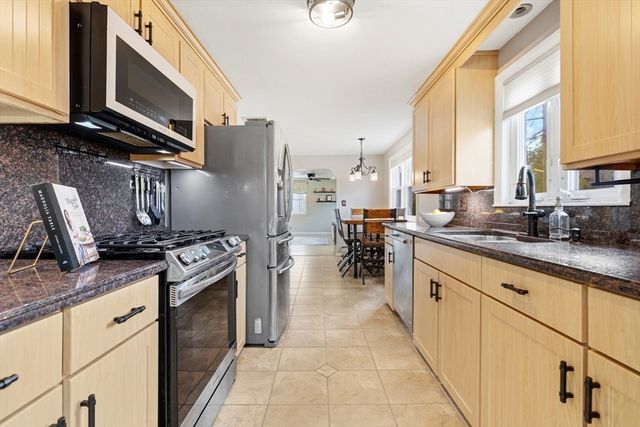 9 Chester Ave, Woburn, MA 01801