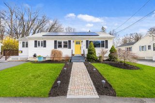 9 Chester Ave, Woburn, MA 01801