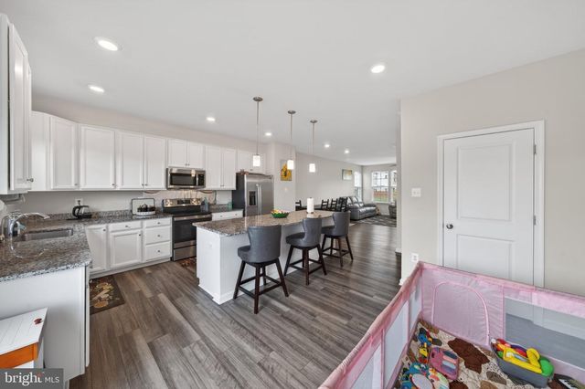 41 EXTROVERT DR, Charles Town, WV 25414