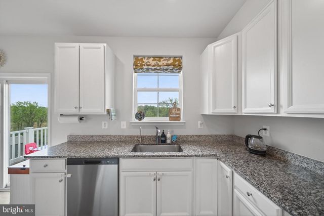 41 EXTROVERT DR, Charles Town, WV 25414