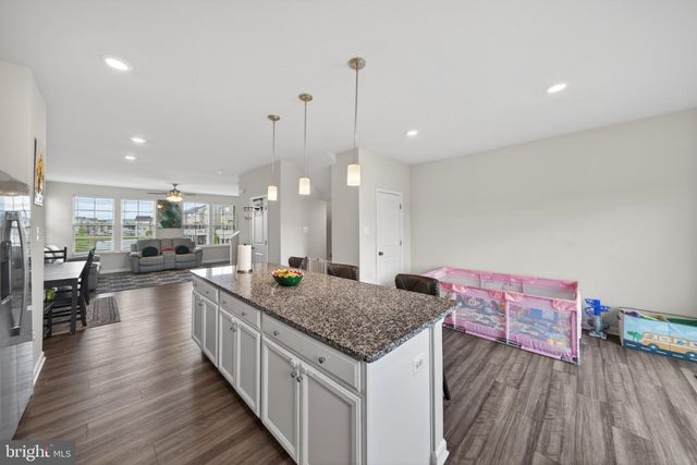 41 EXTROVERT DR, Charles Town, WV 25414