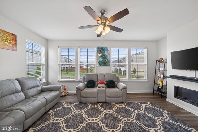 41 EXTROVERT DR, Charles Town, WV 25414
