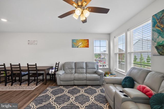 41 EXTROVERT DR, Charles Town, WV 25414