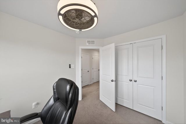 41 EXTROVERT DR, Charles Town, WV 25414