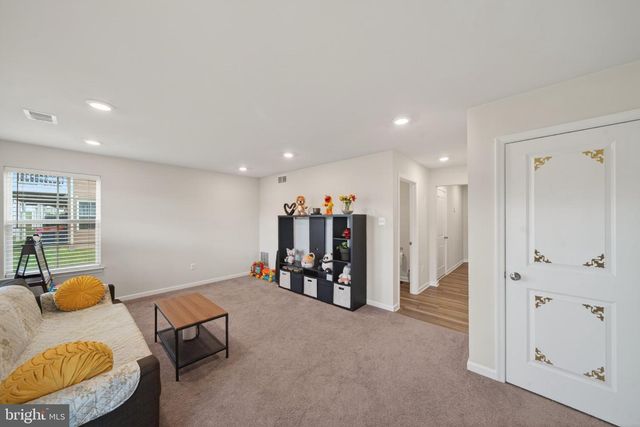 41 EXTROVERT DR, Charles Town, WV 25414