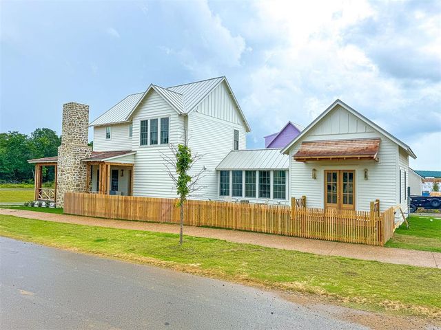62 Hill Street, Carlton Landing, OK 74432