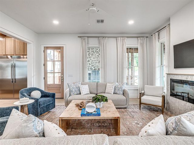 62 Hill Street, Carlton Landing, OK 74432