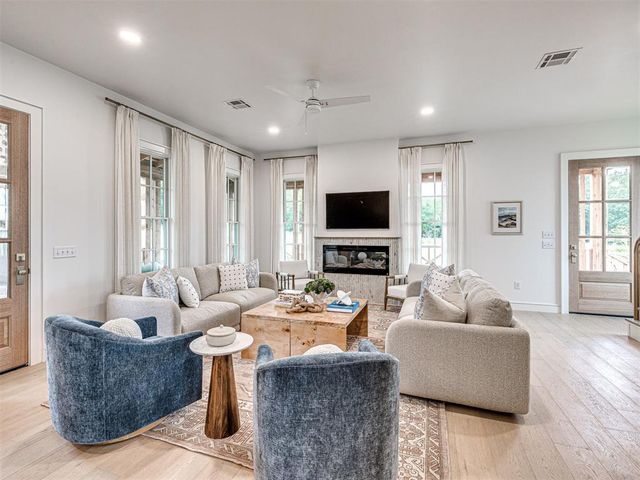 62 Hill Street, Carlton Landing, OK 74432