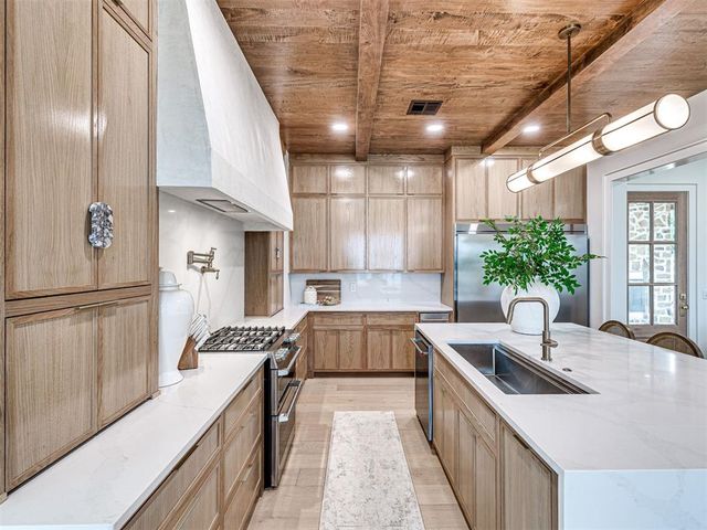 62 Hill Street, Carlton Landing, OK 74432