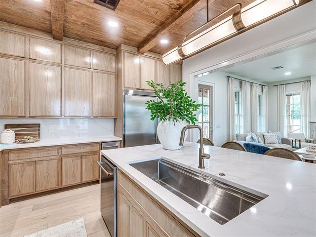 62 Hill Street, Carlton Landing, OK 74432