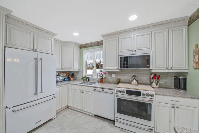 263 Keswick Drive, East Islip, NY 11730