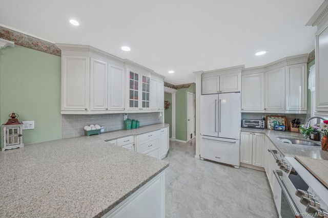 263 Keswick Drive, East Islip, NY 11730