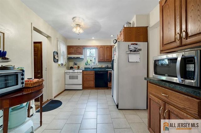 45 Homer Place, Metuchen, NJ 08840