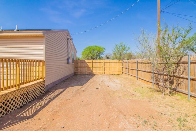 1030 S 16th Street, Slaton, TX 79364