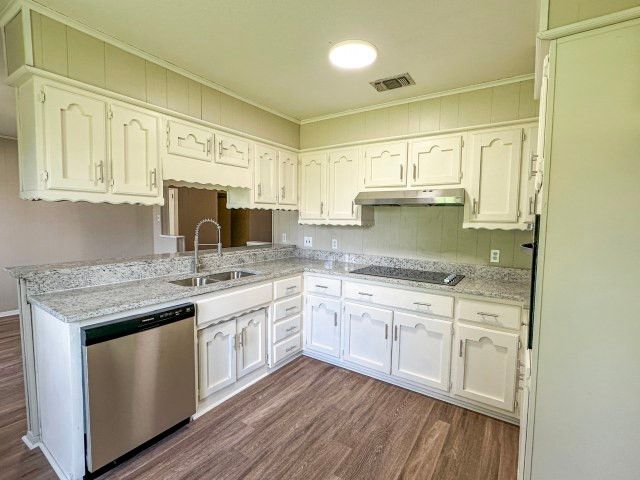 120 W Deport Street, Detroit, TX 75436