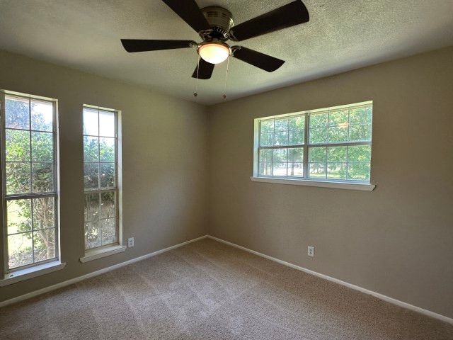 120 W Deport Street, Detroit, TX 75436