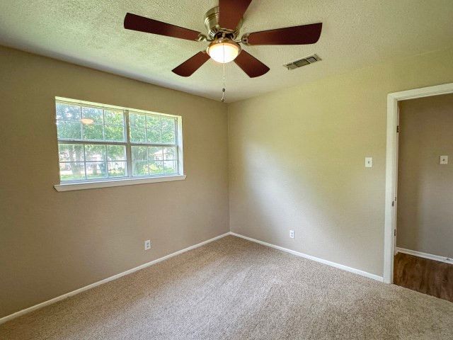 120 W Deport Street, Detroit, TX 75436