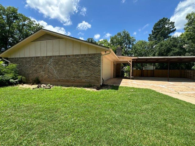 120 W Deport Street, Detroit, TX 75436