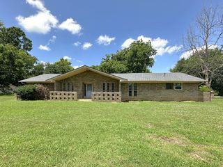 120 W Deport Street, Detroit, TX 75436