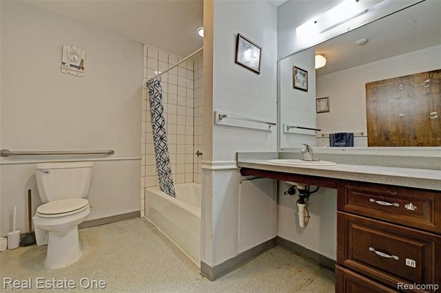 14334 Swanee Beach Drive, Fenton, MI 48430