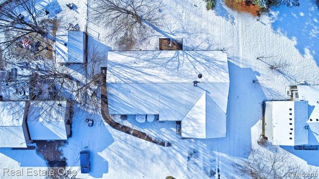 14334 Swanee Beach Drive, Fenton, MI 48430