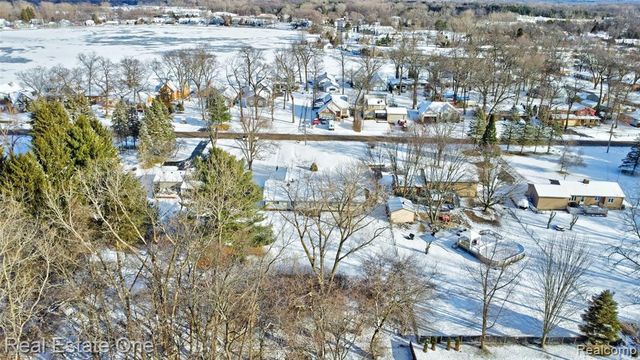 14334 Swanee Beach Drive, Fenton, MI 48430