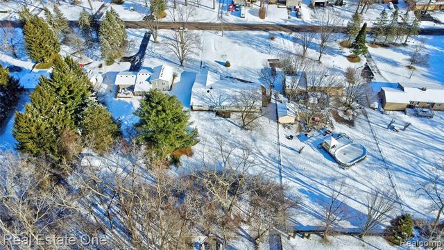 14334 Swanee Beach Drive, Fenton, MI 48430