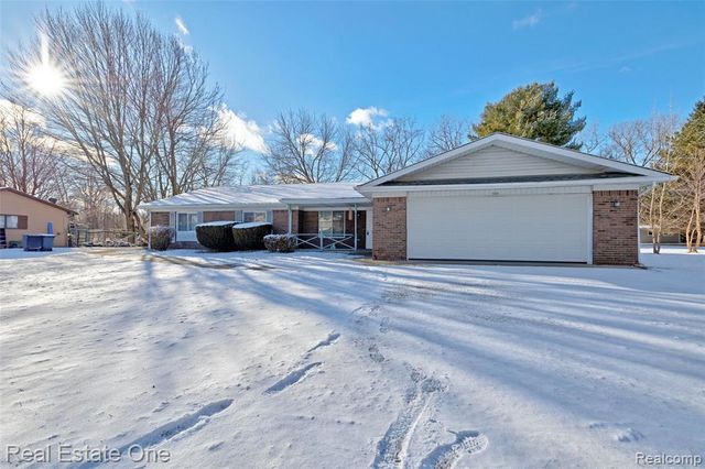 14334 Swanee Beach Drive, Fenton, MI 48430