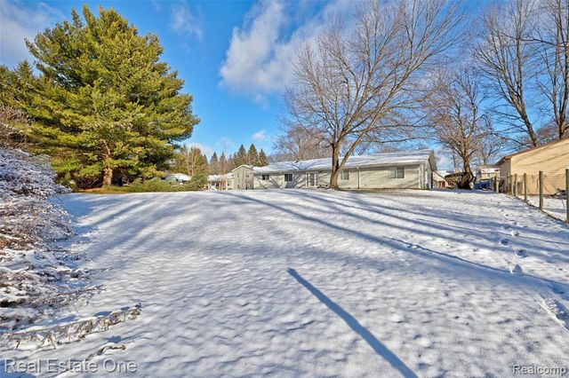 14334 Swanee Beach Drive, Fenton, MI 48430