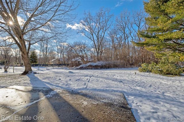 14334 Swanee Beach Drive, Fenton, MI 48430