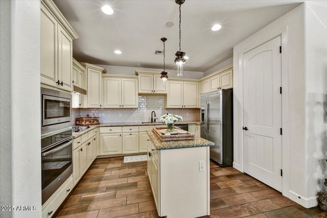 7 E LAURIE Lane, Phoenix, AZ 85020