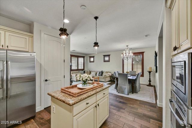 7 E LAURIE Lane, Phoenix, AZ 85020