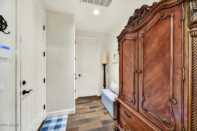 7 E LAURIE Lane, Phoenix, AZ 85020